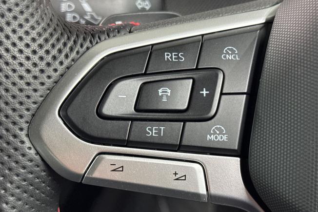 VOLKSWAGEN Golf Photo 16