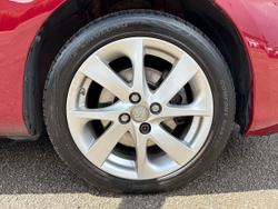 TOYOTA Yaris Photo 5