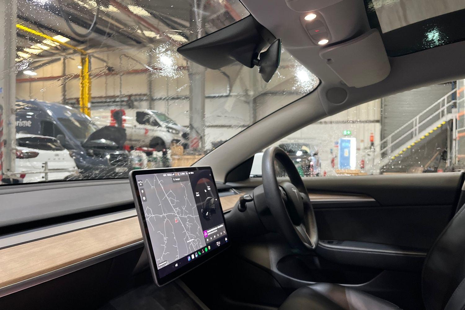 TESLA MODEL 3 Photo 17
