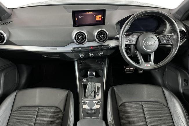 Audi Q2 Photo 10
