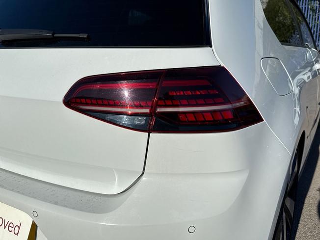 VOLKSWAGEN Golf Photo 18