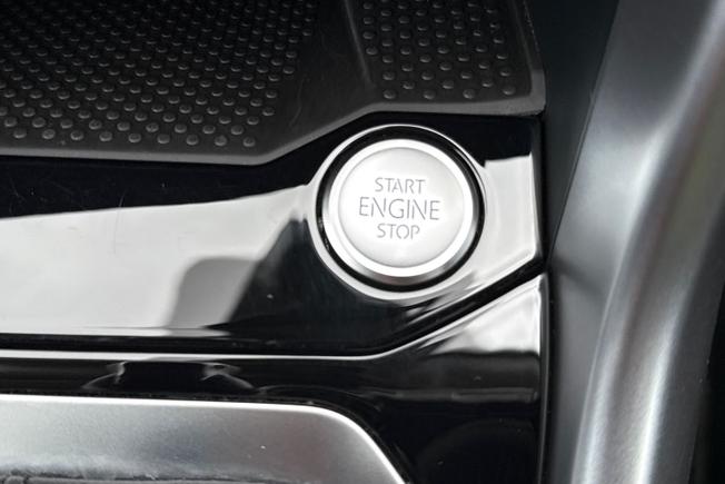 VOLKSWAGEN T-Roc Photo 22