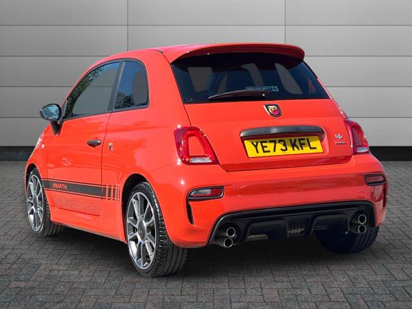Abarth 695 Photo autoimg-29742ef7de8ef28a72777c589714bc23b775b157.jpg
