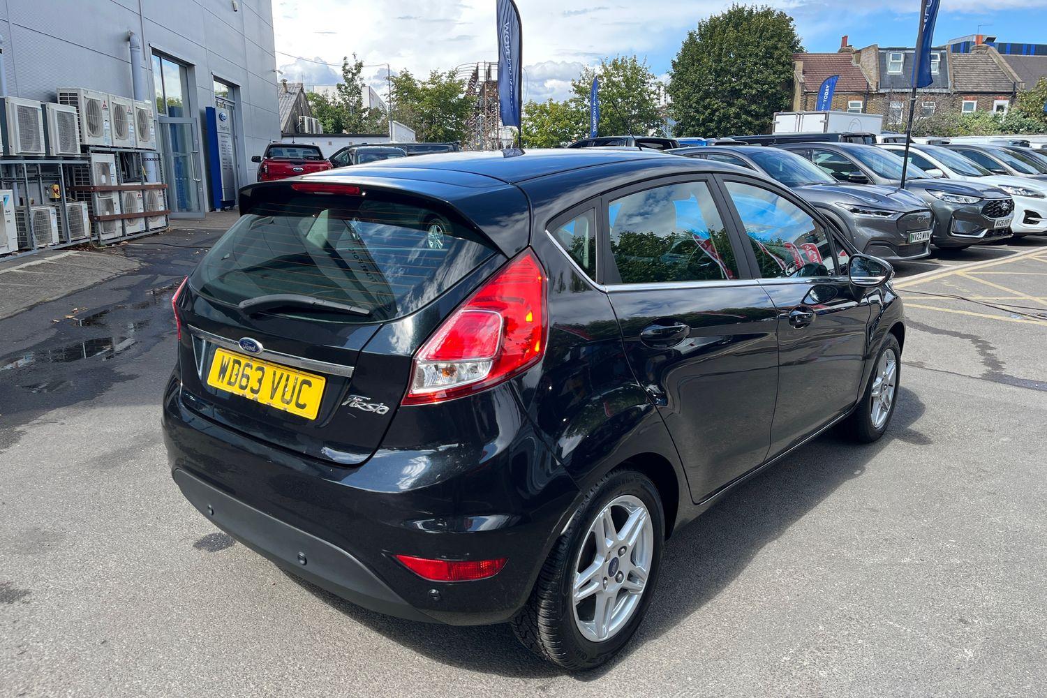 Ford FIESTA Photo 35