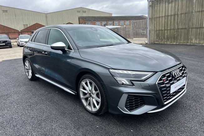 AUDI S3 Photo 21