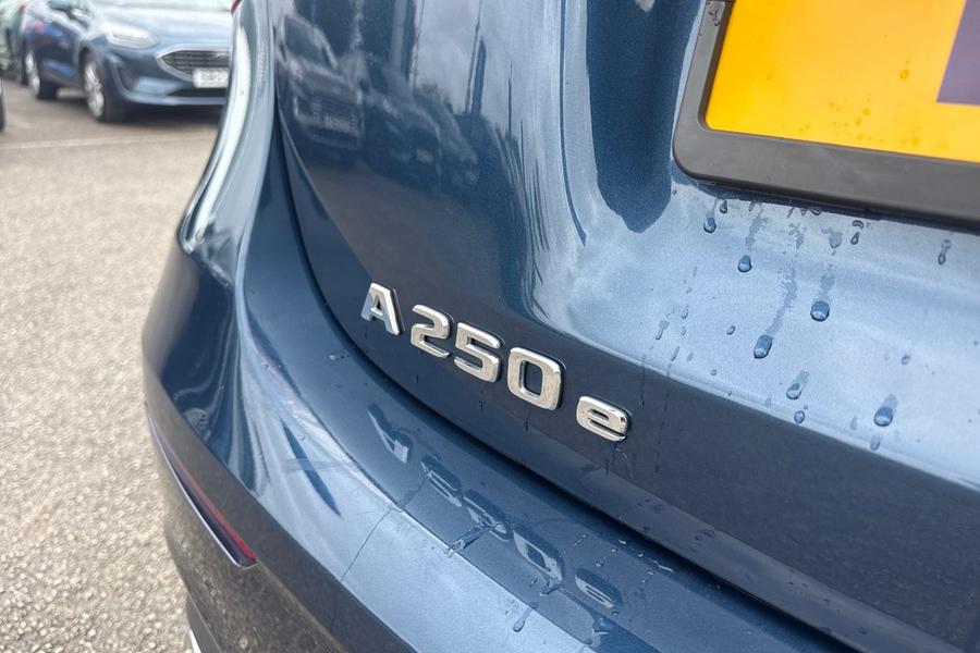 Mercedes-Benz A CLASS Photo autoimg-297ebbdc3c3e47d545b35d17005e1b5800fadbb3.jpg