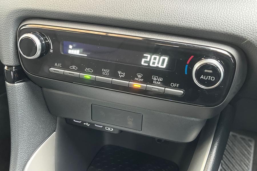 Toyota Yaris Photo autoimg-2982dc95eae7fd39bb9590f2ebb718c805093d98.jpg