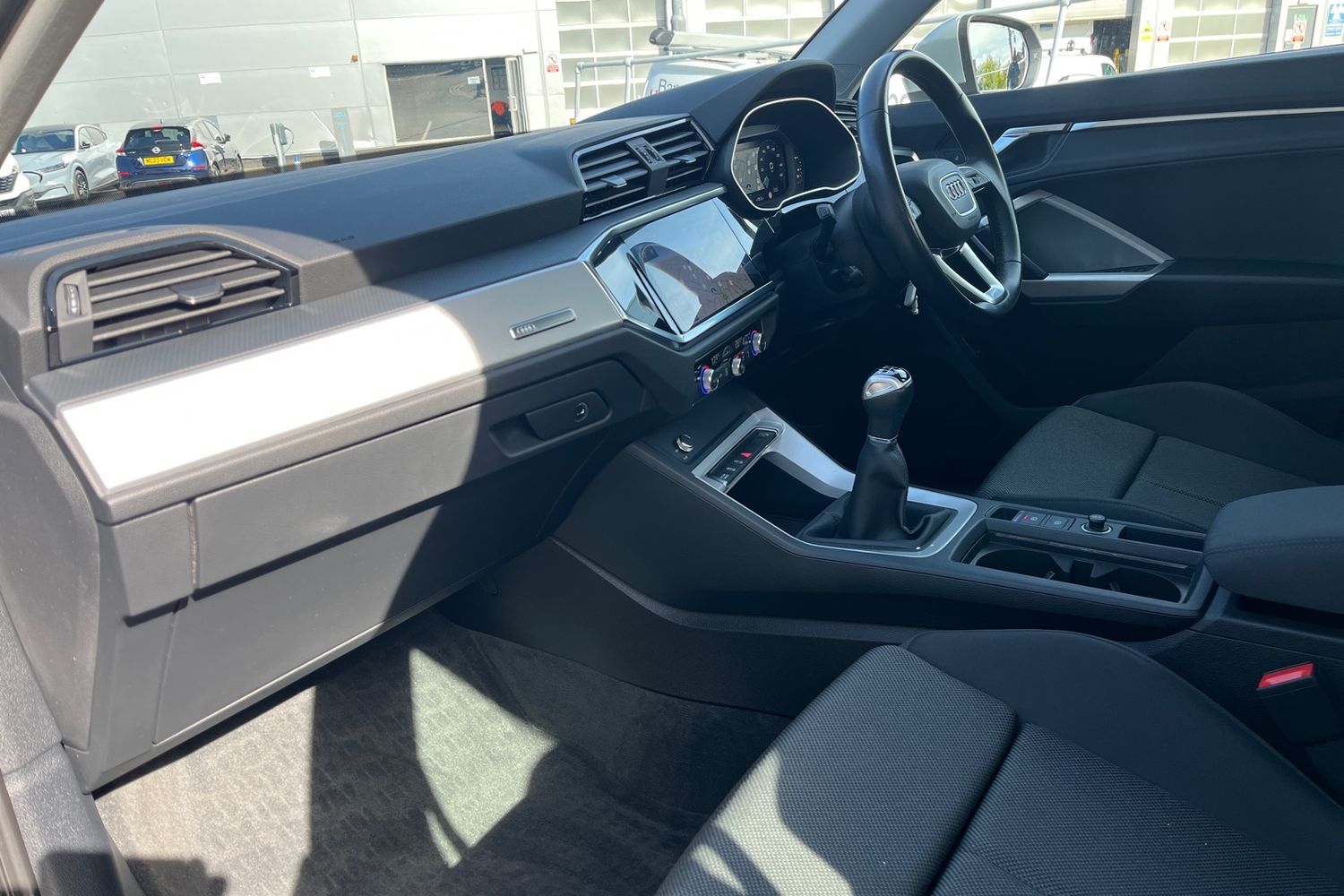 Audi Q3 Photo 17