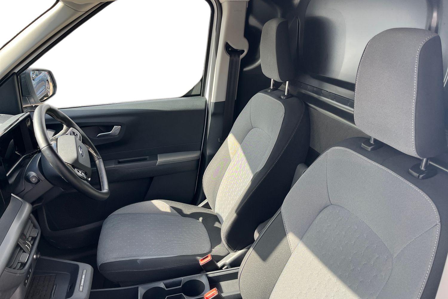 Ford E-Transit Courier Photo 9