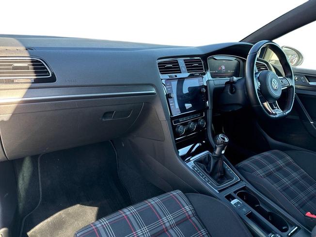 VOLKSWAGEN Golf Photo 2