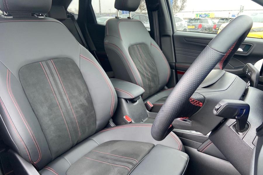 Ford Kuga Photo autoimg-29931ac0feb381bb2f8002695455b97482514c8a.jpg