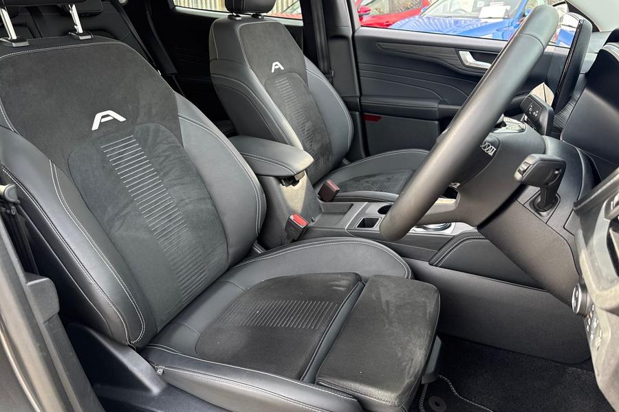 Ford KUGA Photo autoimg-29966ad8dd9f672f3c3edd481f809a86e554c212.jpg