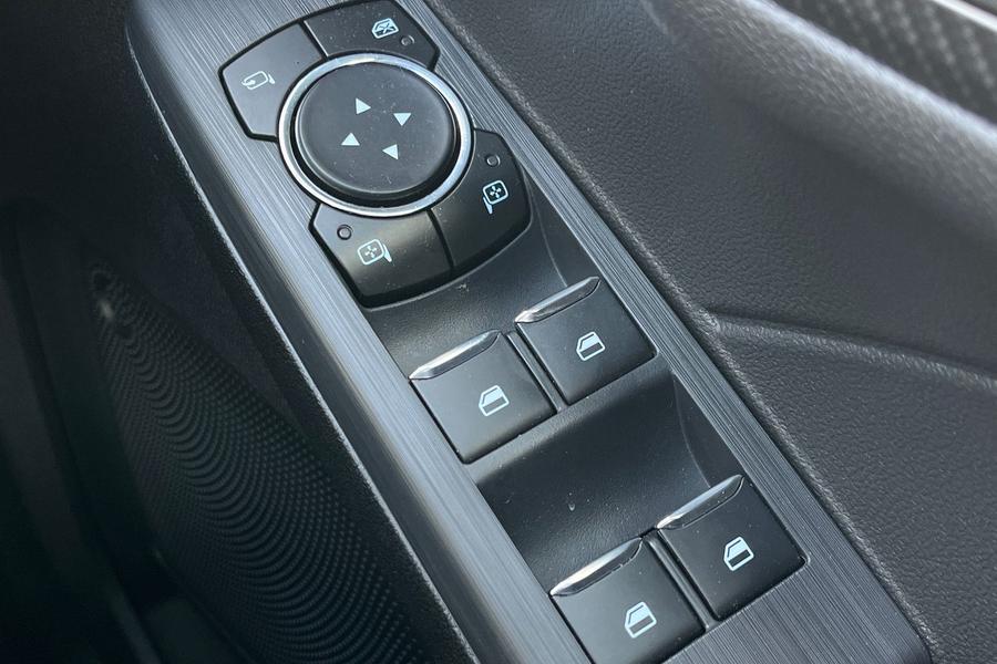 Ford KUGA Photo autoimg-2999831a6524dc6527bfc28d41ee531ab67466b6.jpg