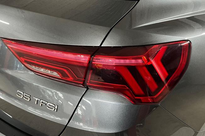 AUDI Q3 Photo 18