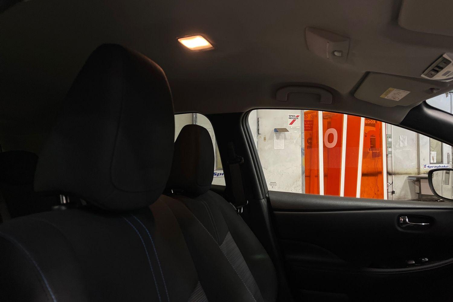 Nissan LEAF Photo 16