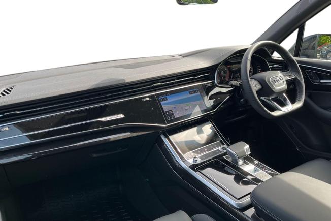 Audi Q7 Photo 2