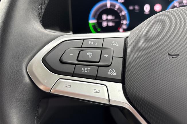 VOLKSWAGEN Tiguan Photo 16