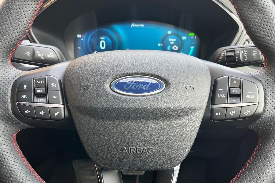 Ford KUGA Photo autoimg-29a95fbc40c731e2d053d48c9047727feaa6fc5c.jpg