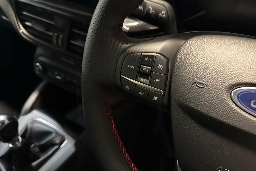 Ford FOCUS Photo autoimg-29af6592bc923db07b0528bd32d9414020eed2cc.jpg