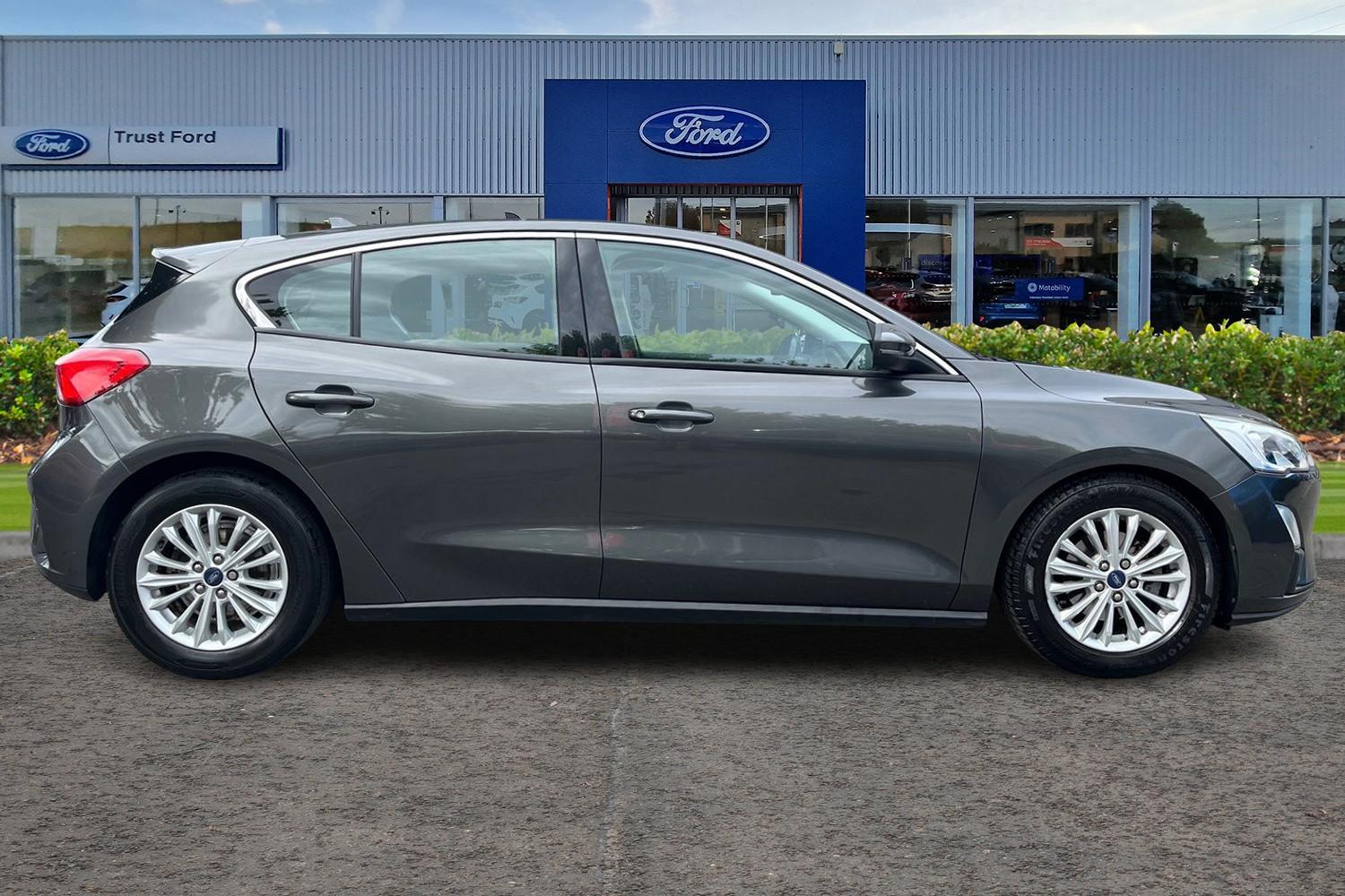 Ford FOCUS Photo 2