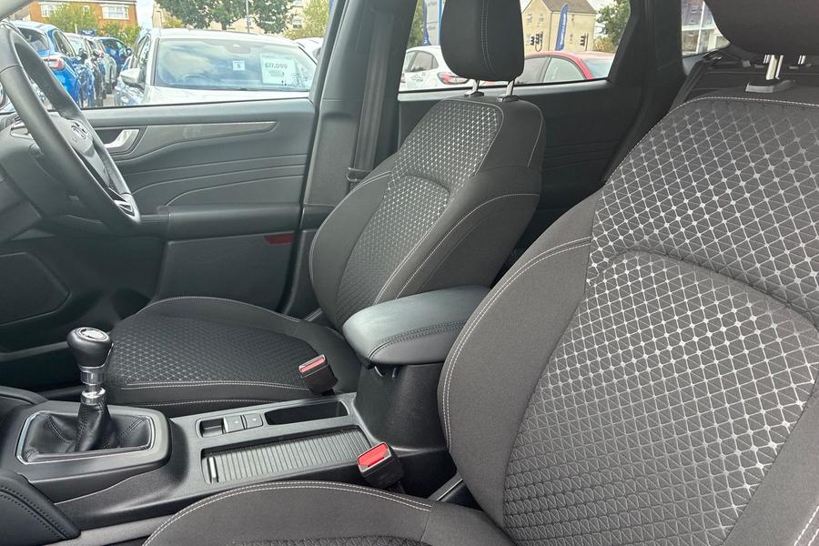 Ford Kuga Photo autoimg-29b9985c9676fd979bb3437772946ba4076a3430.jpg