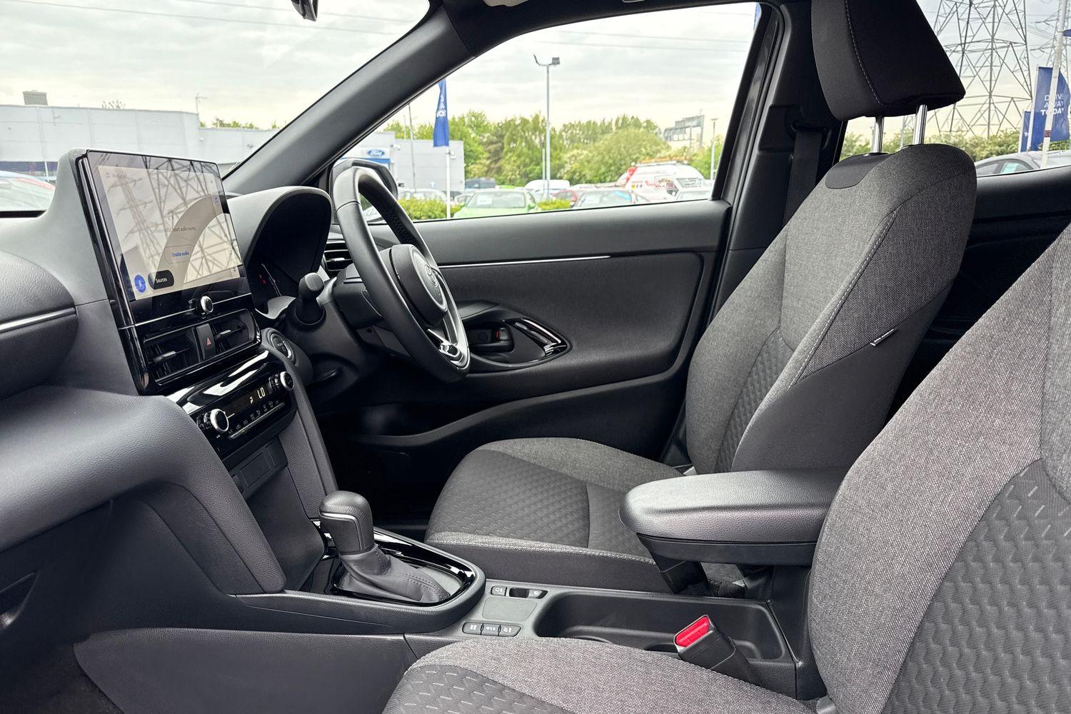 Toyota YARIS CROSS Photo 18