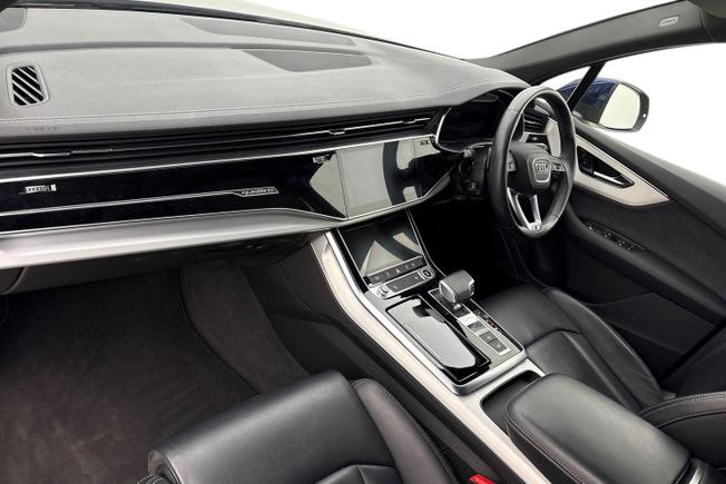 AUDI Q7 Photo 2