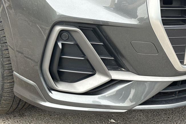 AUDI Q3 Photo 21