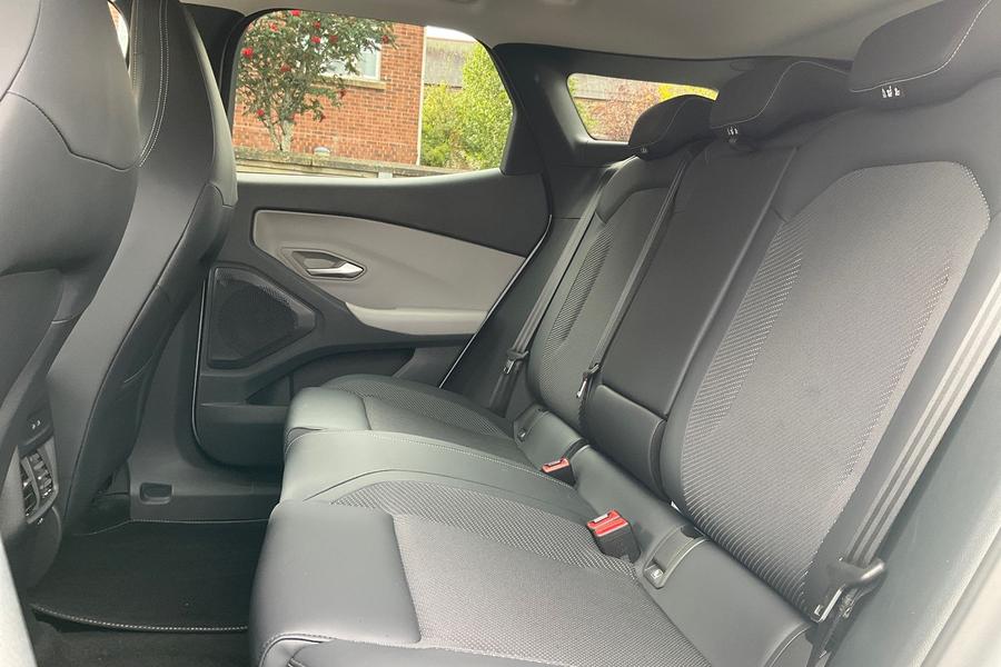 Ford Explorer Photo autoimg-29cafdc9701333e54f7b64b0aea9cb65b3974eaf.jpg