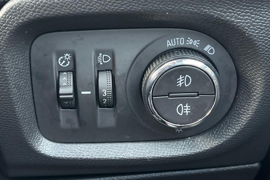 Vauxhall CORSA Photo autoimg-29cb450b3c7b85fc0c89255ffb5cbd5bb8252fec.jpg