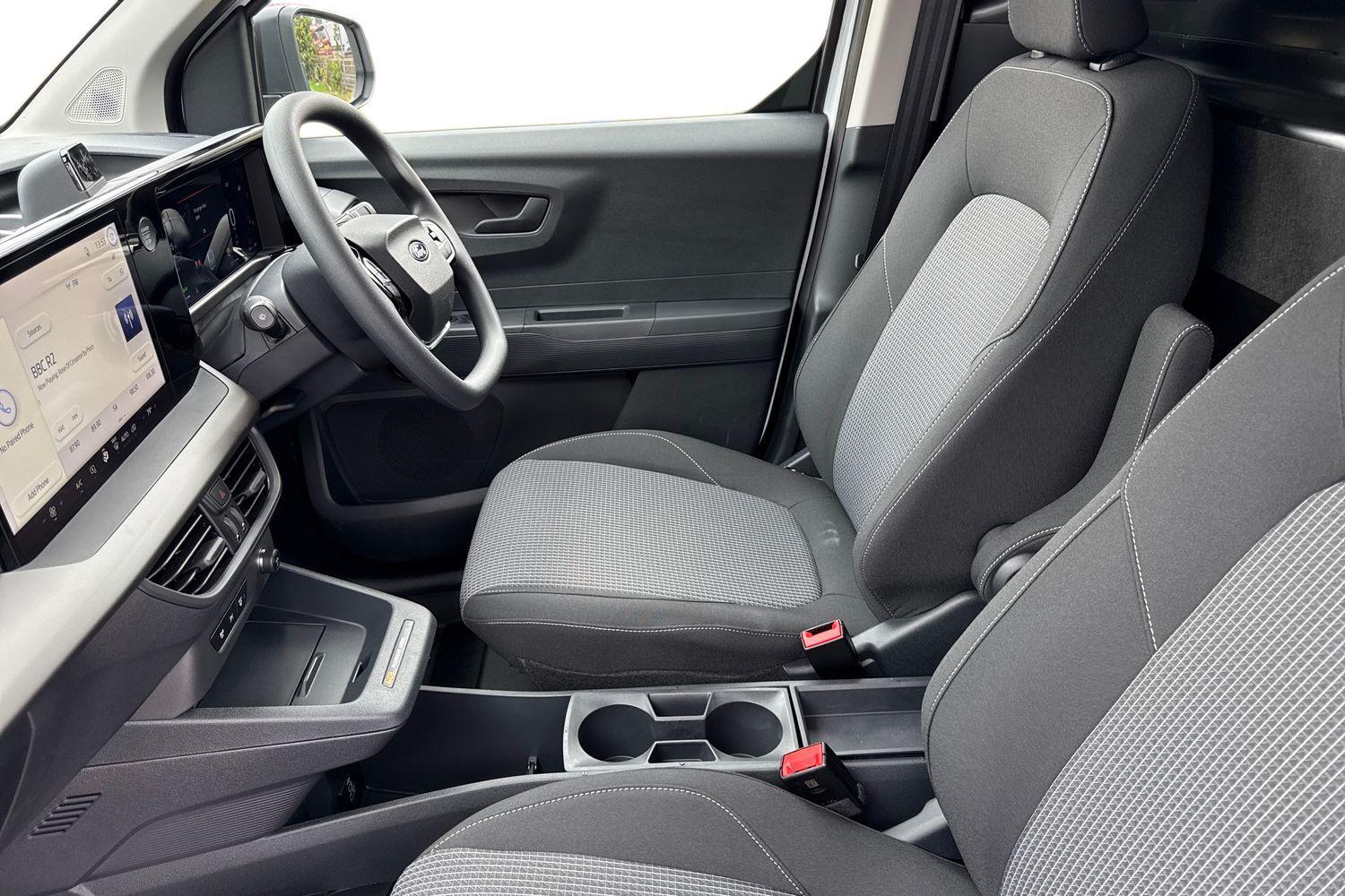 Ford E-TRANSIT COURIER Photo 9