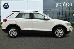 Volkswagen T-ROC Photo 4