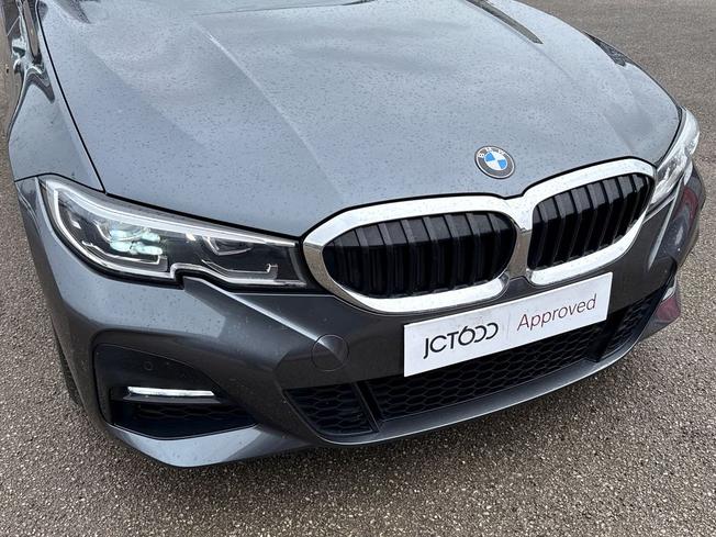 BMW 3 Series Photo 32