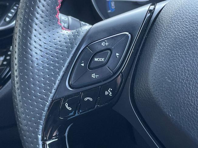 TOYOTA C-Hr Photo 16