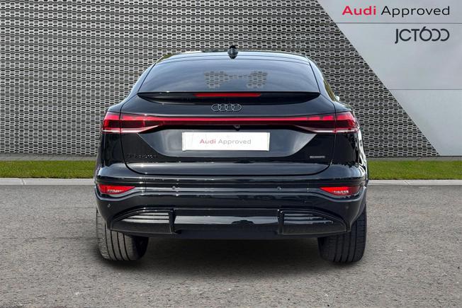 AUDI Q6 E-Tron Photo 7