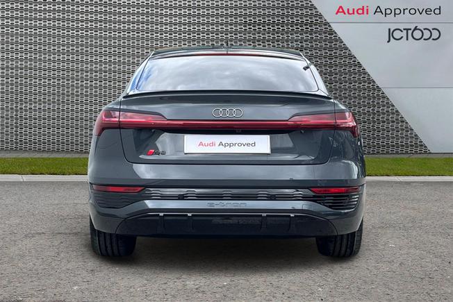 AUDI Q8 E-Tron Photo 7