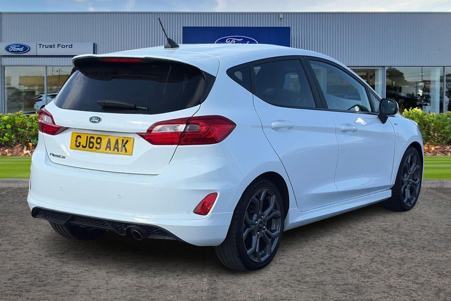 Ford FIESTA Photo 3