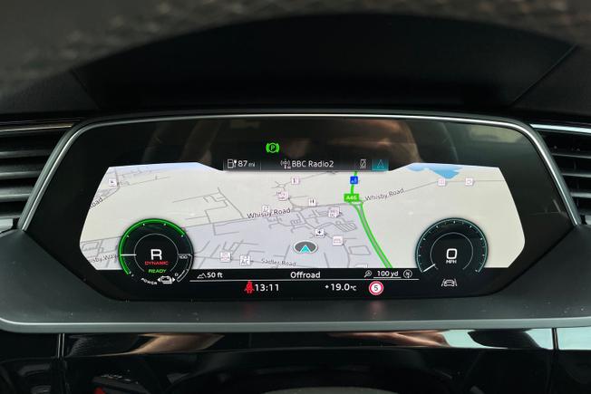 AUDI Q8 E-Tron Photo 36