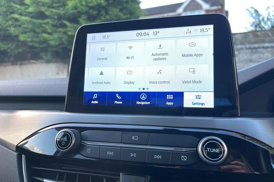 Ford KUGA Photo autoimg-29f12f4e93b1f81eebad150350589f630fc7de0b.jpg