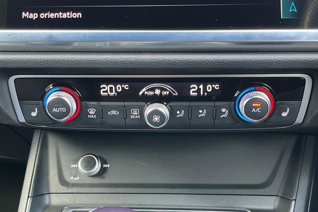 AUDI Q3 Photo 32