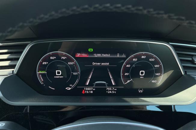 AUDI E-Tron S Photo 15