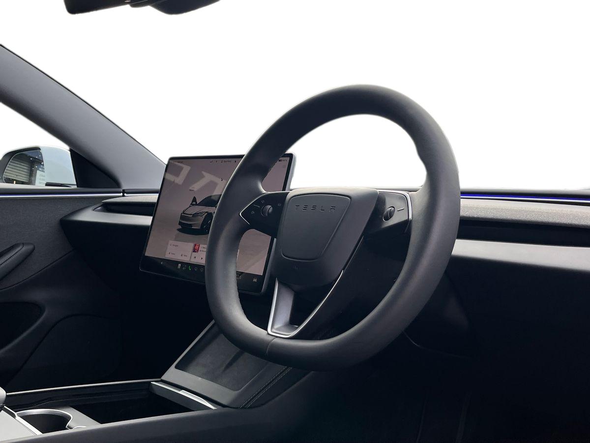 TESLA Model 3 Photo 20