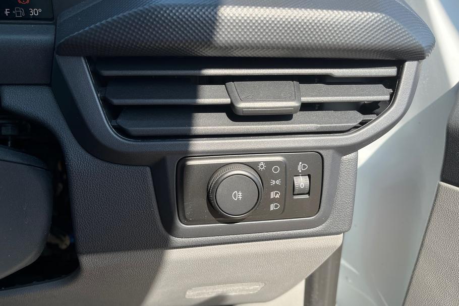 Used Ford TRANSIT CUSTOM LB75UBM 32