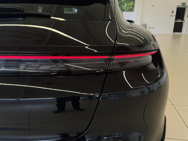 PORSCHE Taycan Photo 23