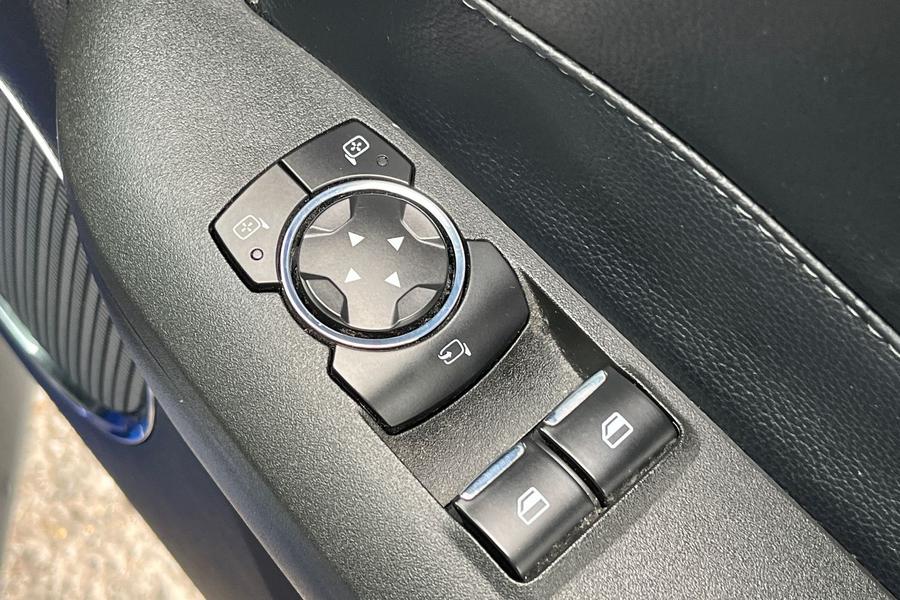 Ford MUSTANG Photo autoimg-2a1c3ab52038abaf90a6e402f9fc9b04e75cc783.jpg