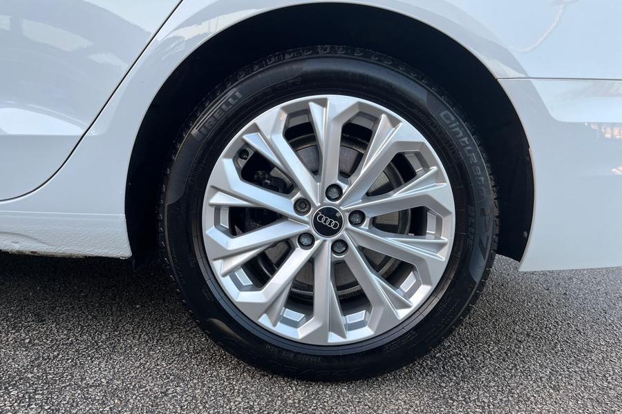 Audi A4 Photo autoimg-2a1c932dfdc0bcd4d06ab1361b16b3f57d75e869.jpg