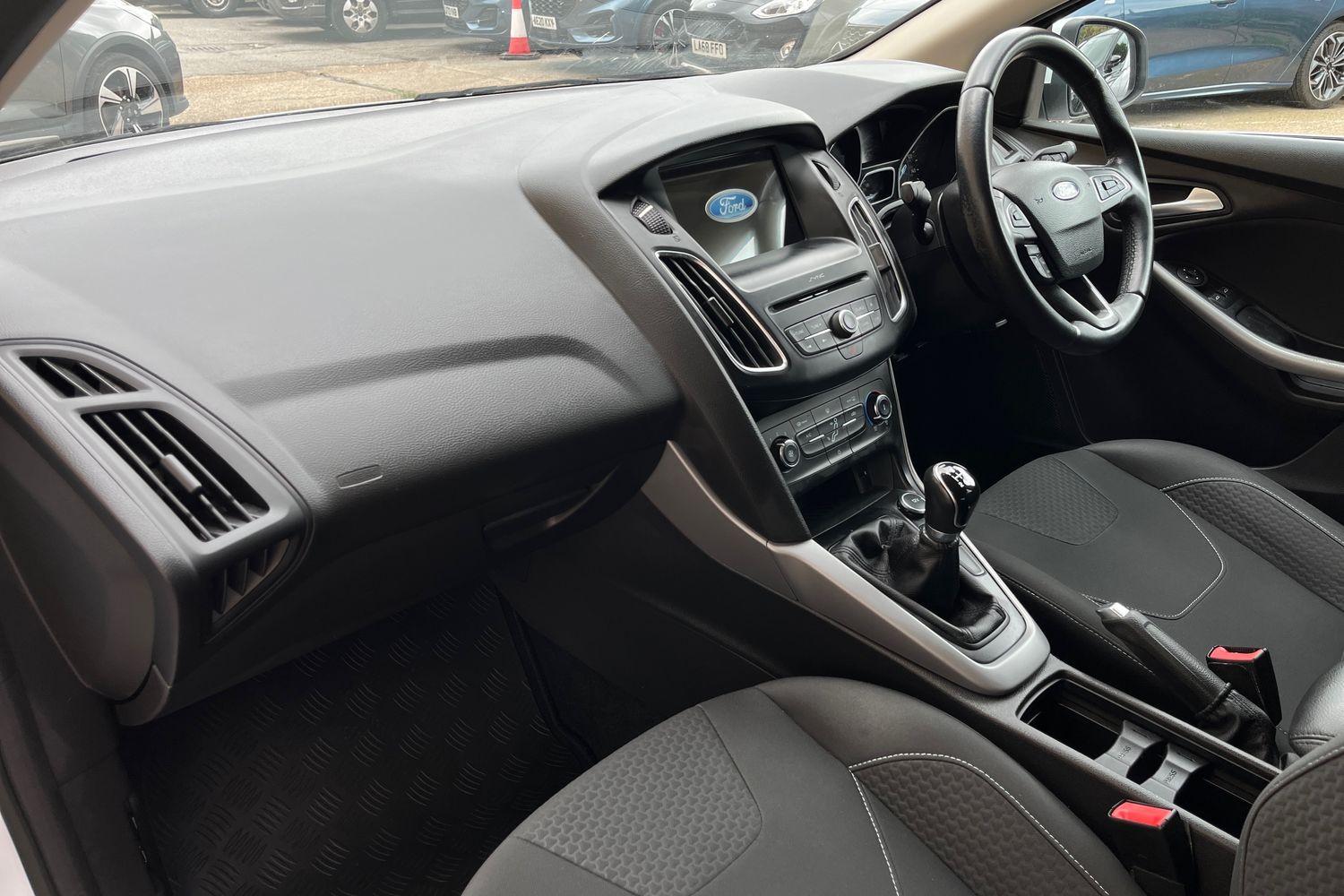 Ford FOCUS Photo 17