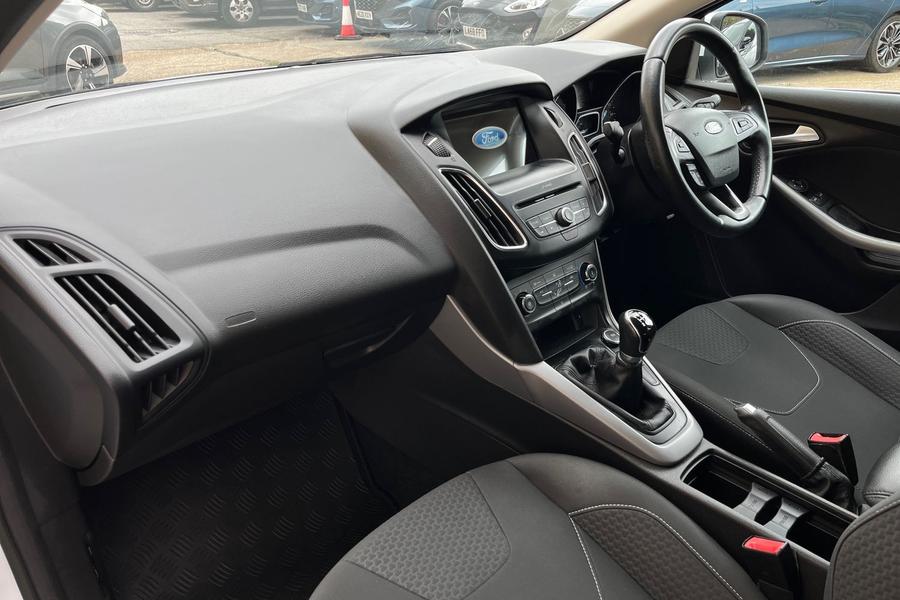 Ford FOCUS Photo autoimg-2a1edfb3098159f033e8185c48c49ccdab554afe.jpg