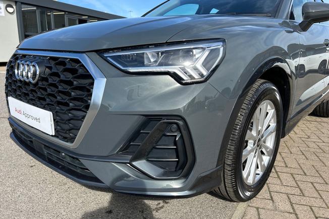 AUDI Q3 Photo 30
