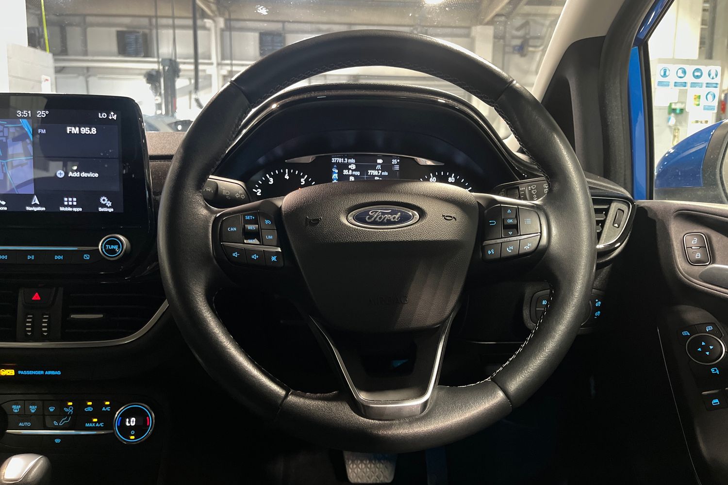Ford FIESTA Photo 11